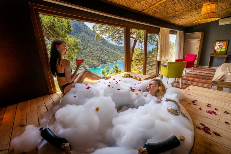 Honeymoon Room, Garden View (Jacuzzi)