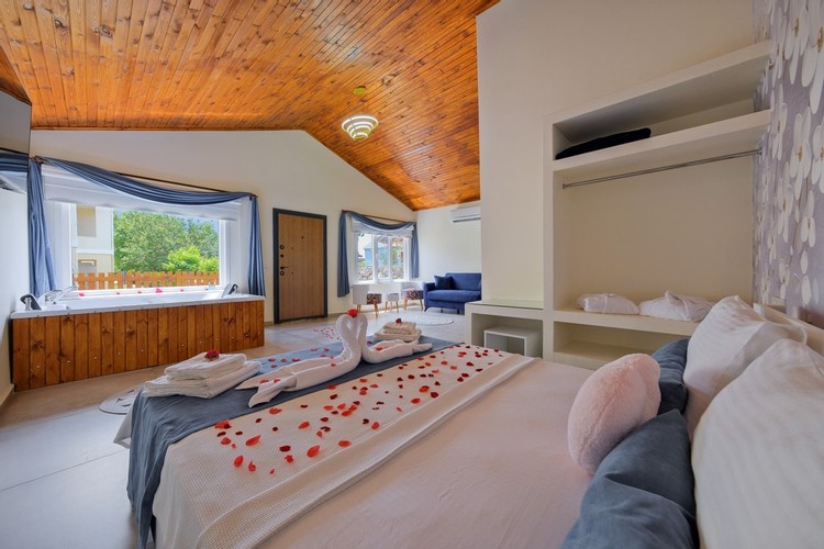 Honeymoon Room