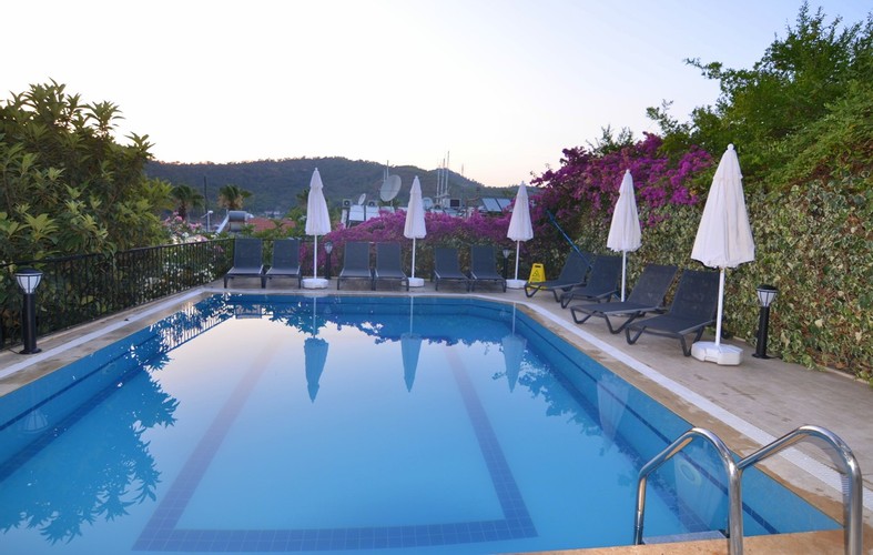 Deluxe Luxury Oda, Havuz Manzaralı