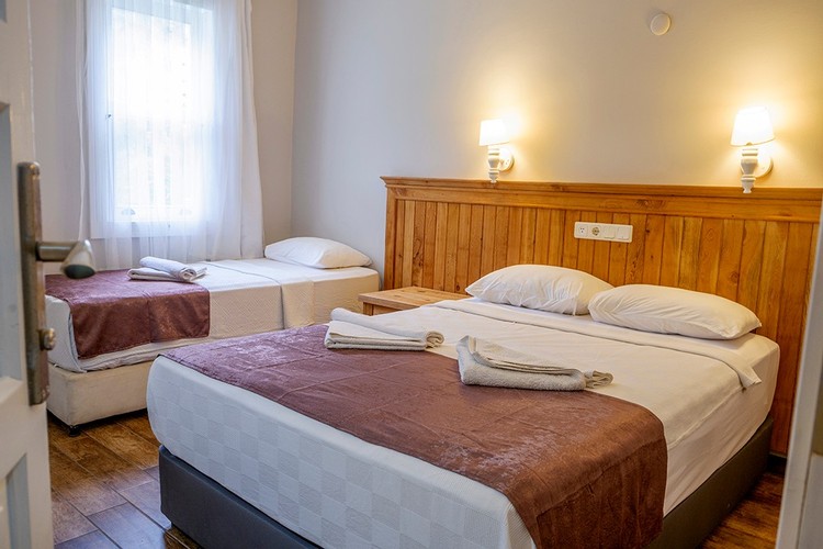 Family Room, Land View