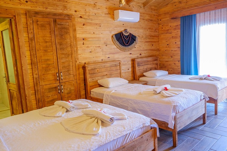 Family Room (Jacuzzi)