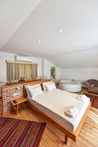 Suite Room (Jacuzzi)