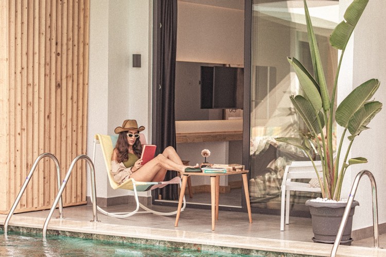 Deluxe Oda, Havuz Manzaralı