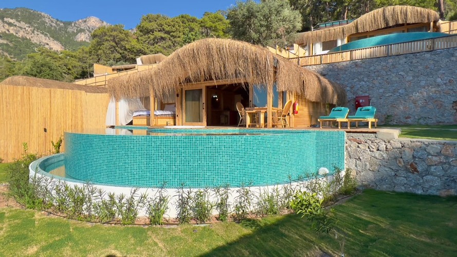 Kamelya Özel Havuzlu Ve Jakuzili Oda