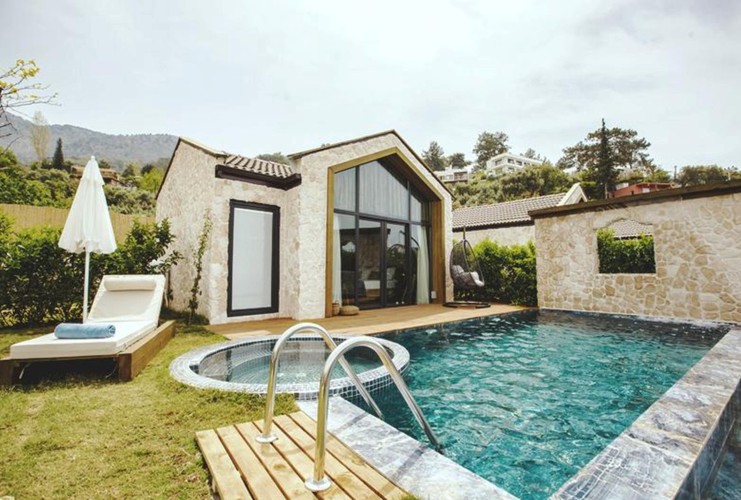 Suit Oda, Bahçe Manzaralı