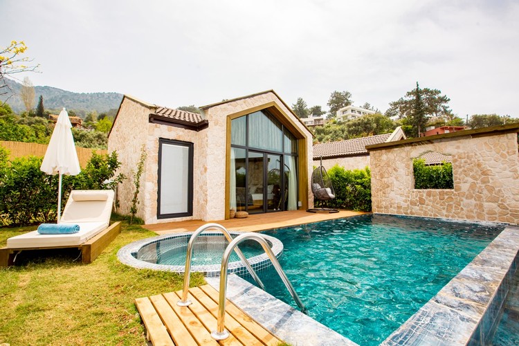 Queen Suite Honeymoon Room