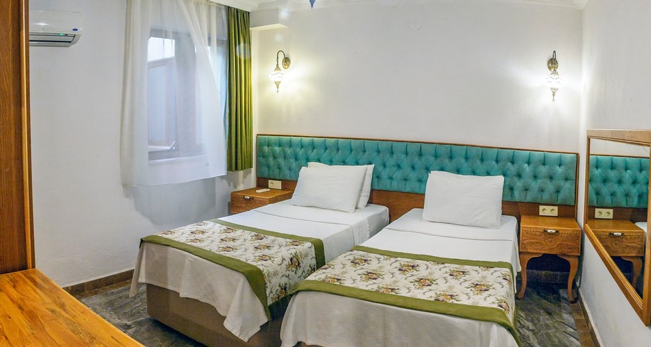 Aile Odası, Bahçe Manzaralı