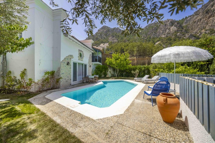 3+1 Apartment, Pool View