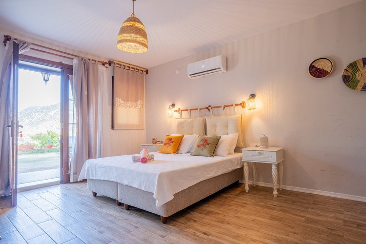 Aile Suit Bahçe Katı Odası, Bahçe Manzaralı