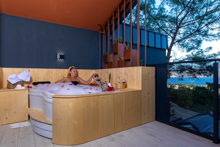 Deluxe Oda, Deniz Manzaralı (Jakuzi)