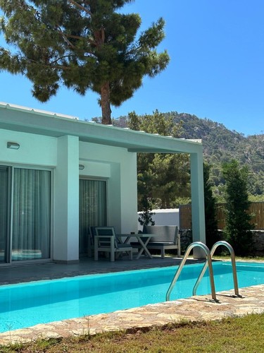 Aile Villa Odası, Havuz Manzaralı