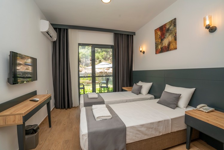 Deluxe Oda, Bahçe Manzaralı (Balkonlu)