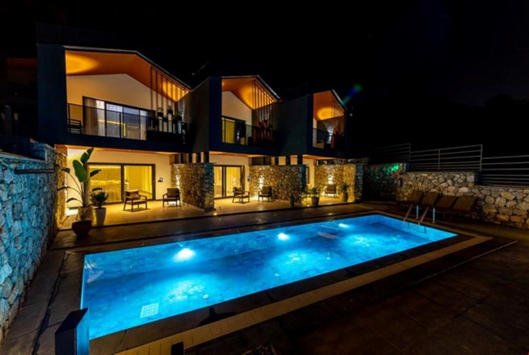 Deluxe Oda, Havuz Manzaralı