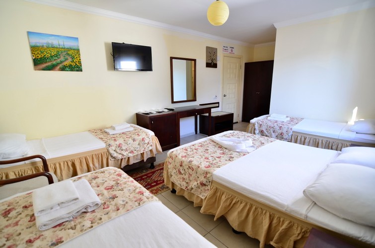 Standard Room (4 Person)