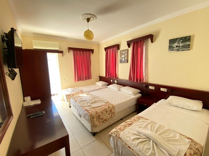 Deluxe Room (4 Person)