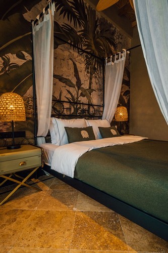 Deluxe Oda, Havuz Manzaralı