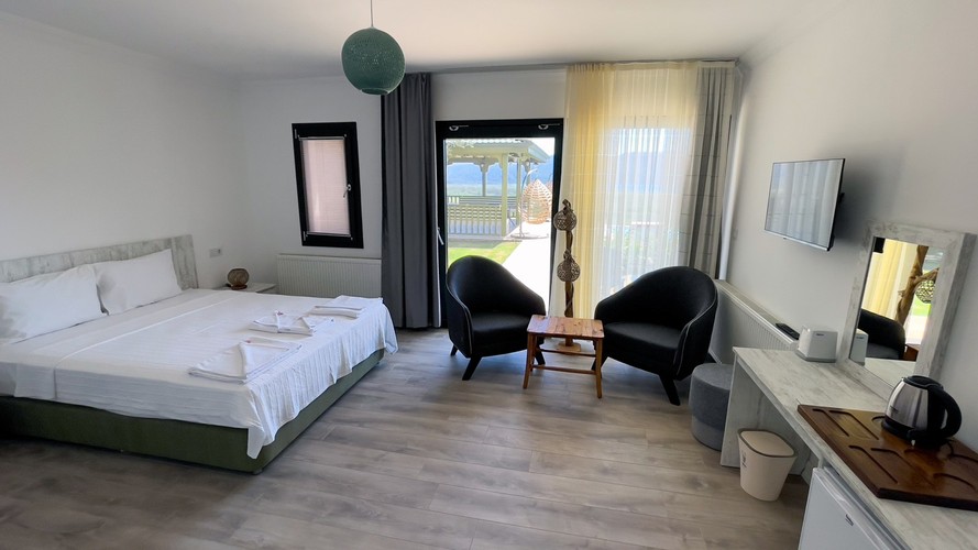 Suit Oda, Havuz Manzaralı