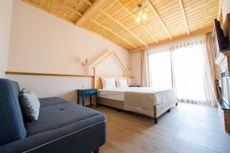 Family Terrace Room, River View (Terrace)