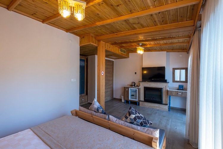 Queen Terrace Room, River View (Terrace)