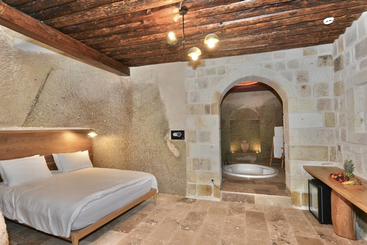 Superior Cave Suite Room