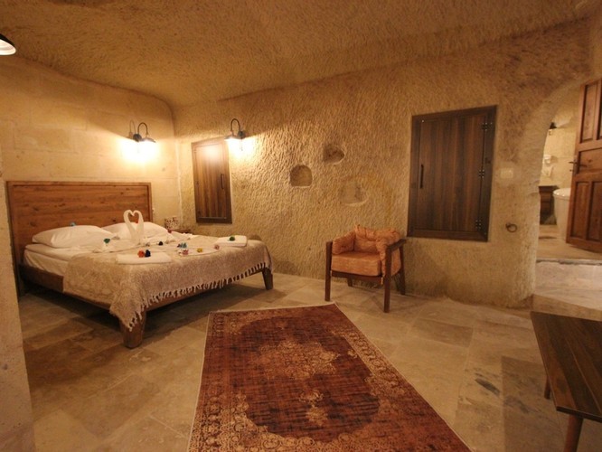 Deluxe Cave Suite Room