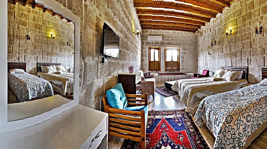 Family Room (Jacuzzi)