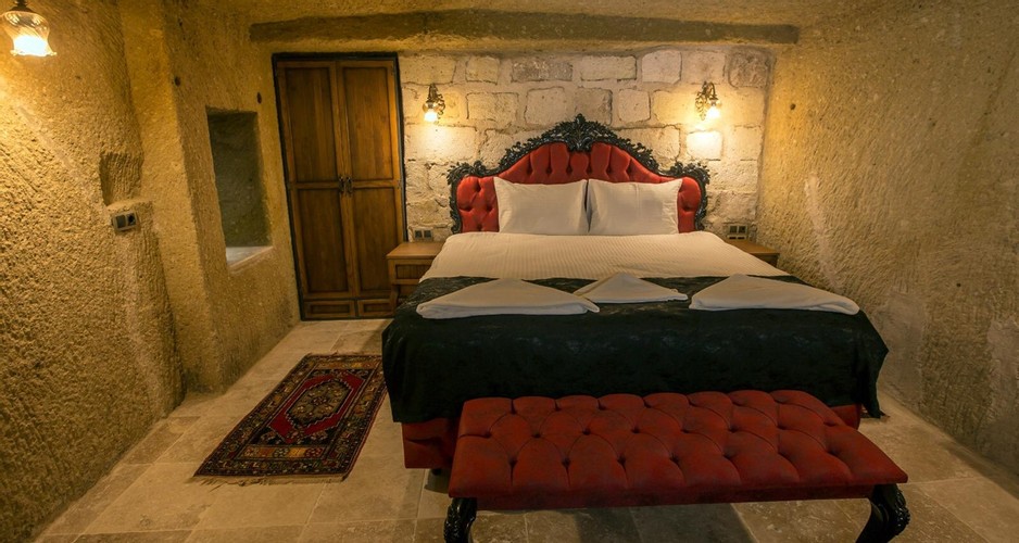Superior Cave Suite Room