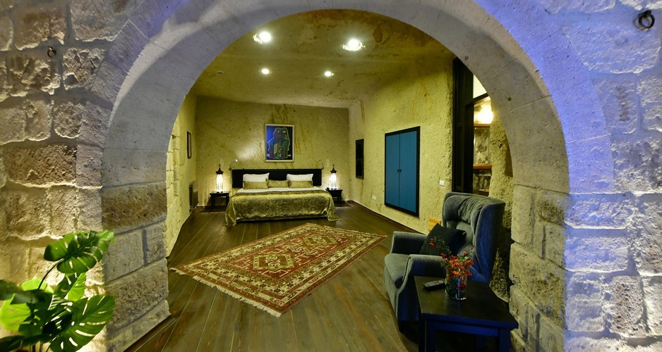 Deluxe Cave Room