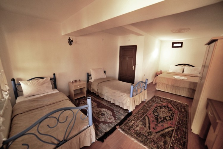 Standard Room (4 Person, With Bathroom)