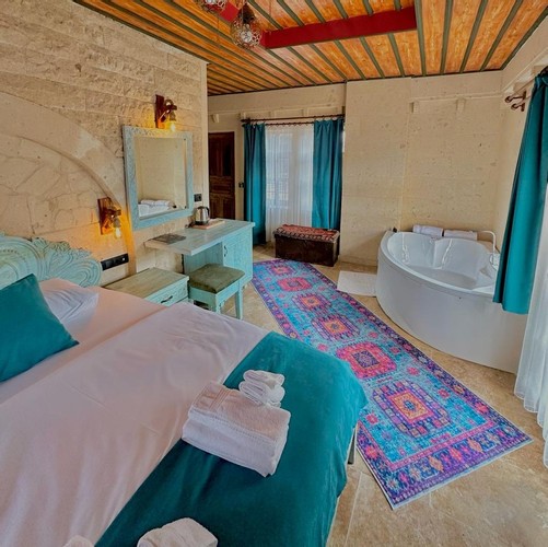 Superior Suite Room (Balcony, Jacuzzi)