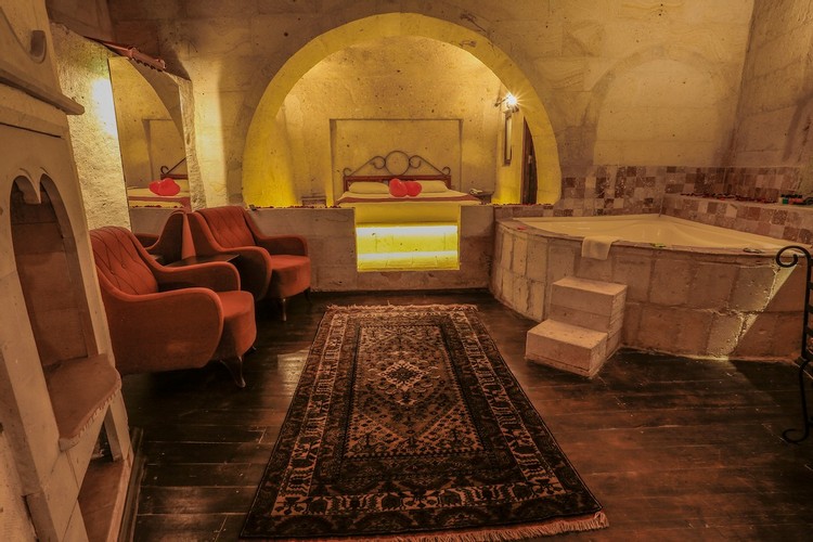Cave Suite Room (Jacuzzi)