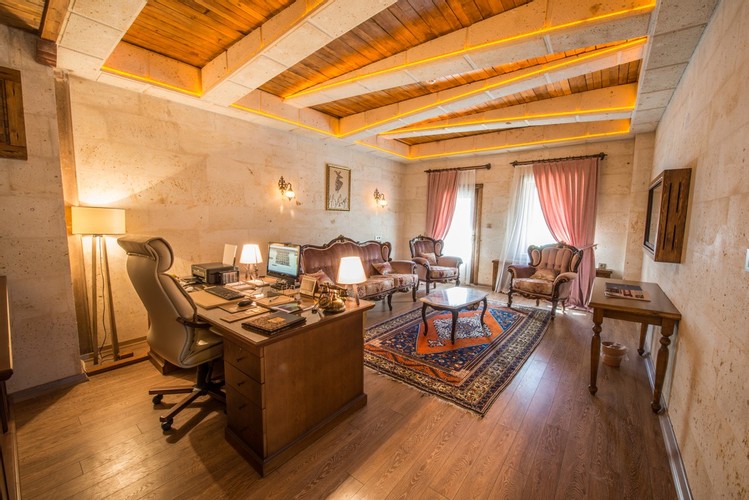 King Suite Business Room