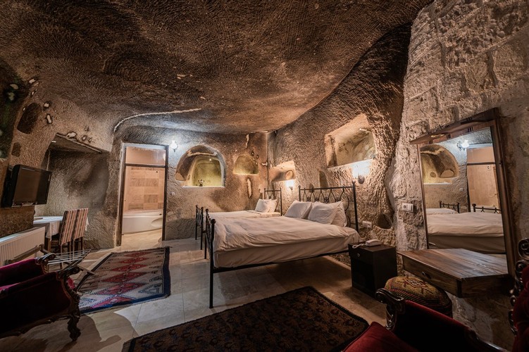 Cave Room (Jacuzzi)