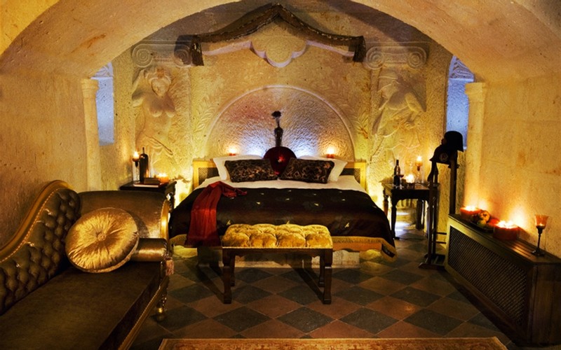 Suite Cave Room