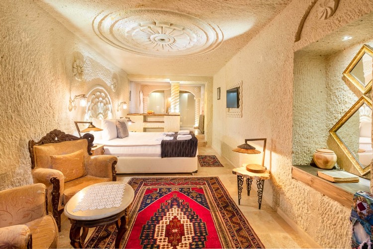 Honeymoon Queen Cave Suite Room (Jacuzzi)