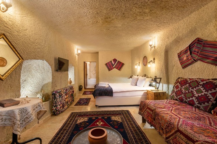 Family Queen Cave Suite Room (Jacuzzi)