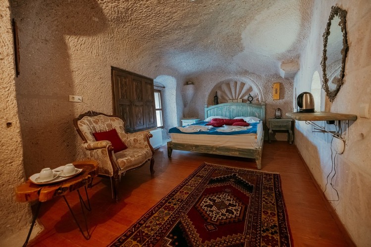 Deluxe Cave Room (Balcony)
