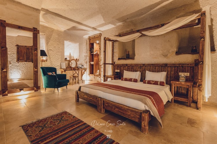 Deluxe Cave Suite Room (Jacuzzi)