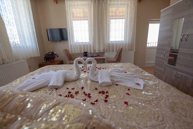 Honeymoon Suite Room
