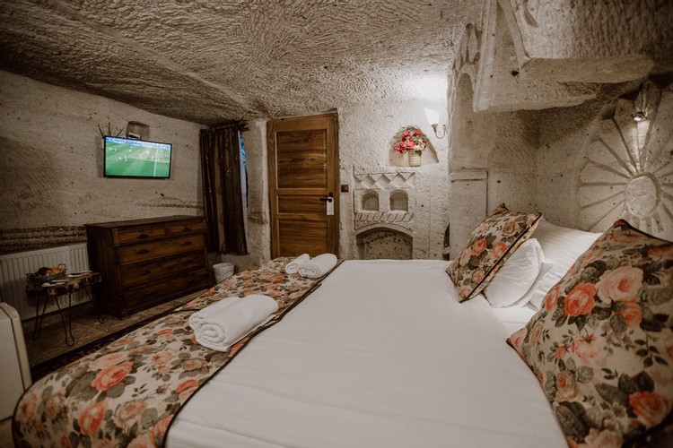 Deluxe Cave Suite Room
