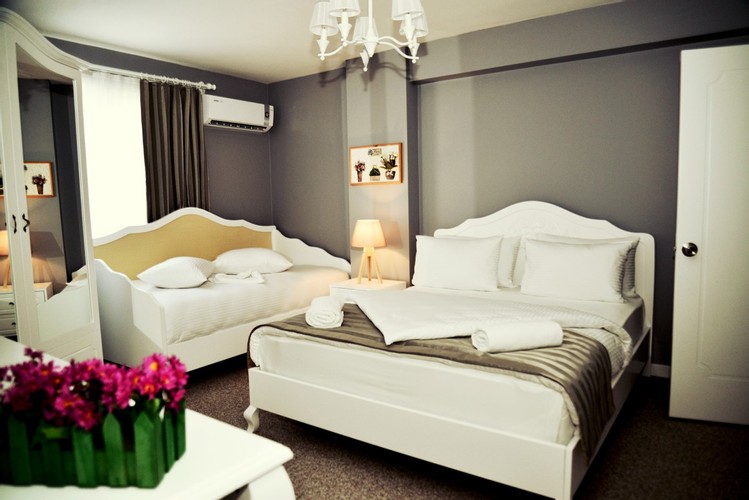 Comfort Room (Balcony)