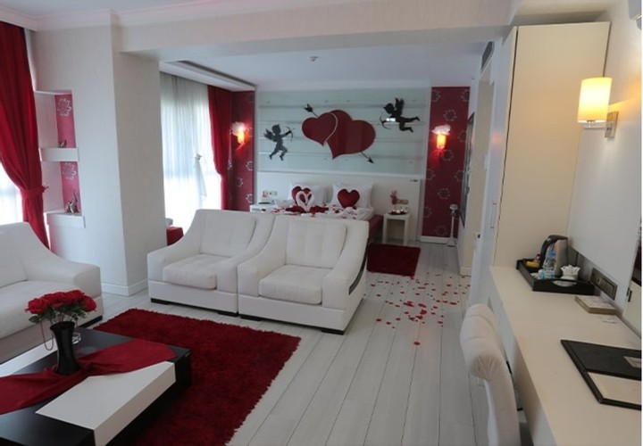 Honeymoon Suite Room