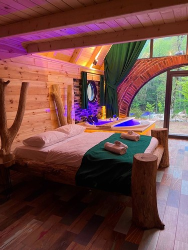 Honeymoon King Suite