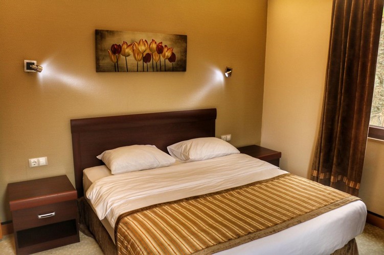 Bağlantılı Oda, Bahçe Manzaralı