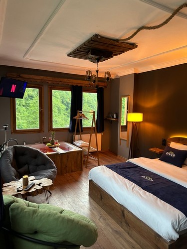 Suit Oda, Orman Manzaralı