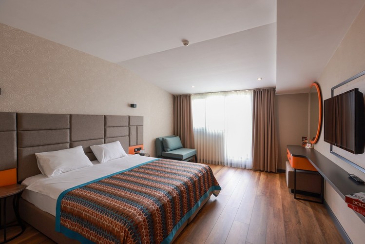 Has Balcony Room (Balcony)