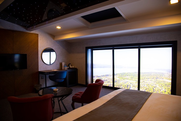 Deluxe Roof Luxury Room