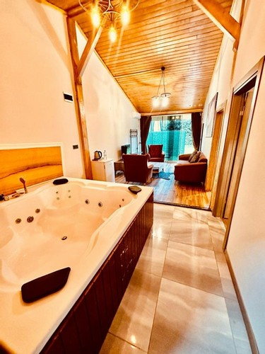 Suite Room, Garden View (Jacuzzi)