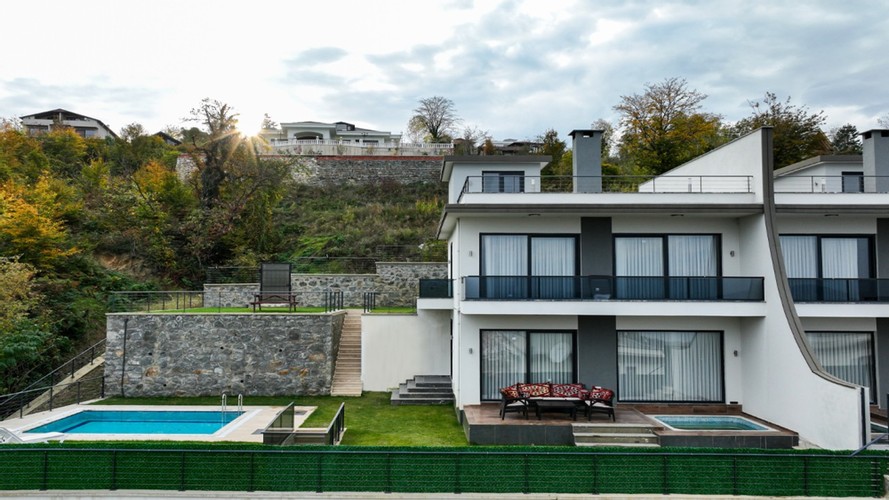 3+1 Apartment, Pool View