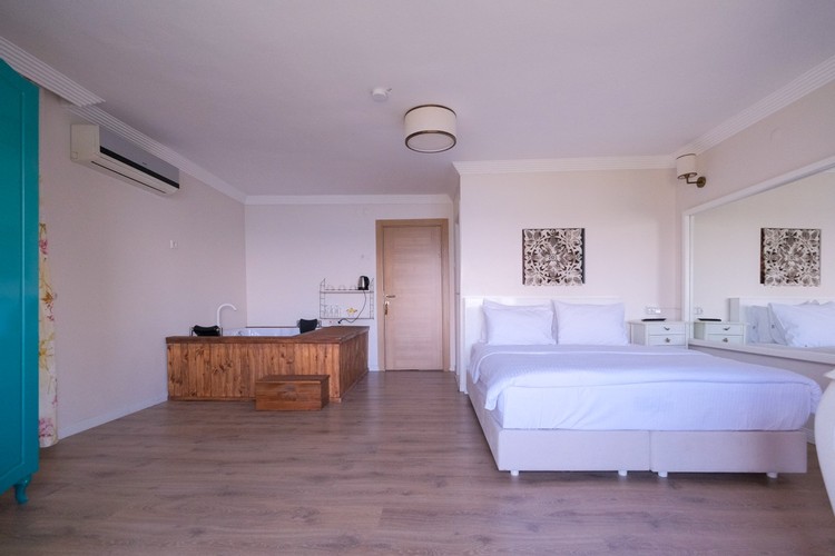 Deluxe Room, Lake View